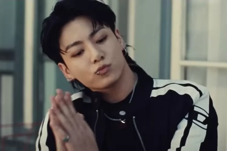 Penampilan Jungkook BTS pada lagunya  (Tangkapan Layar Youtube HYPE LABELS)