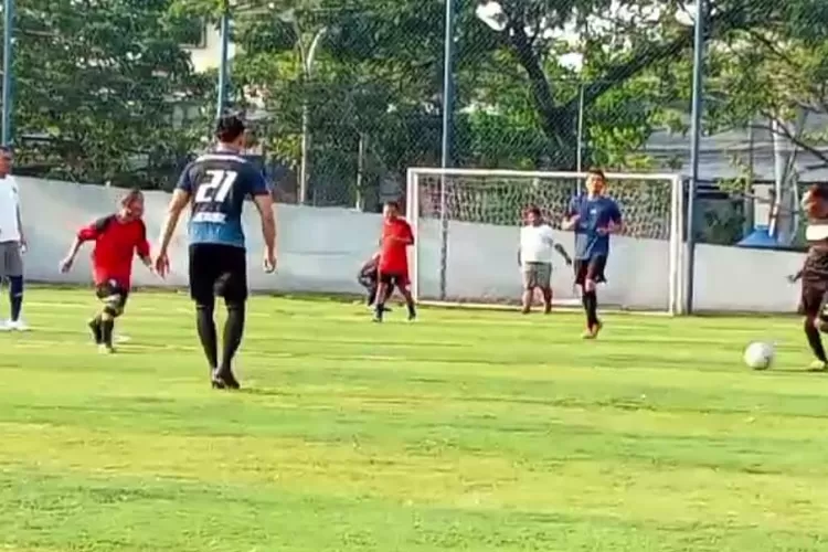 Olahraga bahagia mini soccer antara Diskominfo, Setda Kendal dan Forwaken.  (edi prayitno/kontributor kendal)