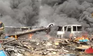 Jakarta menyala! Kebakaran hebat terjadi di Terminal Rawa Buaya Jakbar, 50 bangkai bus habis terbakar
