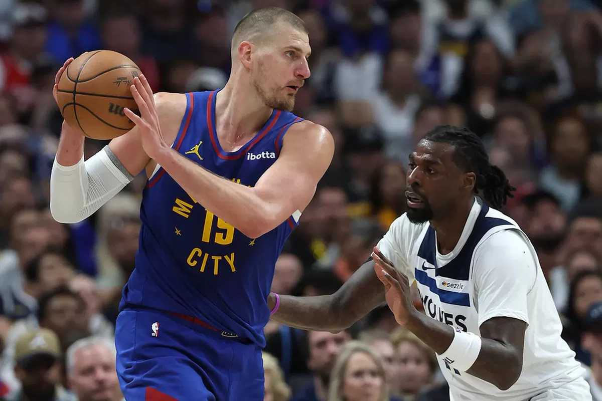 Timberwolves rebut Gim 3 playoff NBA 2026 dengan kemenangan 113-96 atas Nuggets. Sementara unggul 2-1. (Yahoo Sports)