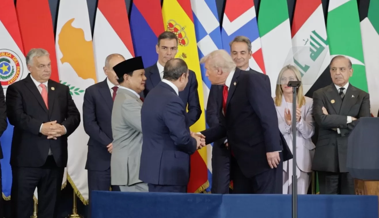 Potret Presiden RI Prabowo Subianto ditengah para pemimpin dunia di KTT Perdamaian Gaza. (Ist)