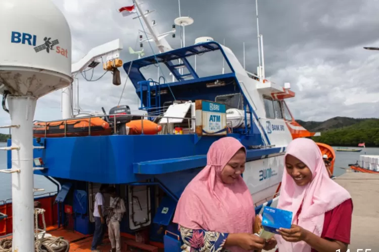 Layanan BRI hingga pelosok berkat teknologi BRIsat menjangkau daerah terpencil (Foto: Ist)