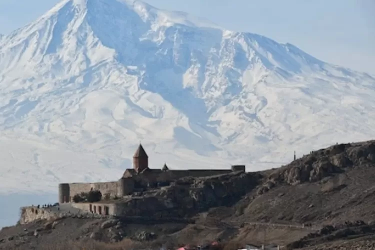 9 Fakta Mengejutkan Gunung Ararat, Puncak Tertinggi Turki yang Menyimpan Misteri Nabi Nuh!