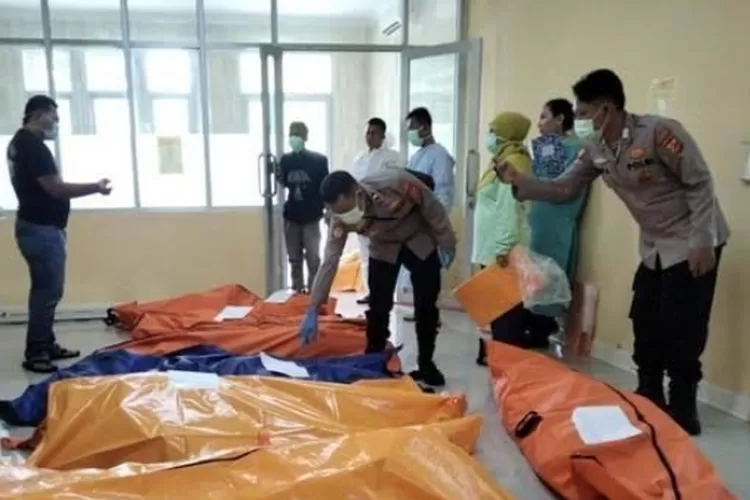 Gubernur Jawa Barat Dedi Mulyadi meninjau langsung lokasi ledakan amunisi di Garut, sebut tewaskan 9 warga sipil