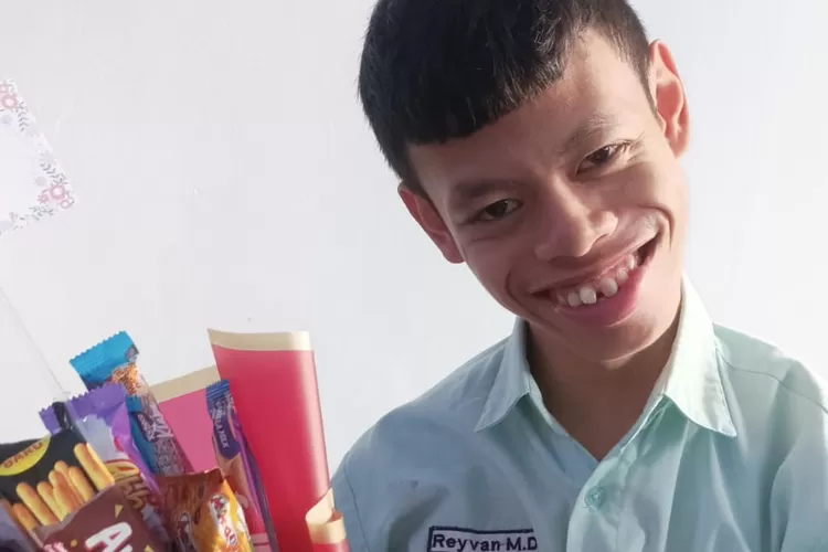 Reyvan Mohammad Damesya seorang siswa SMPIT Ruhama yang mengalami kondisi Cerebral Palsy yang berhasil jadi hafidz. (ANDIKA EKA/RADAR DEPOK)