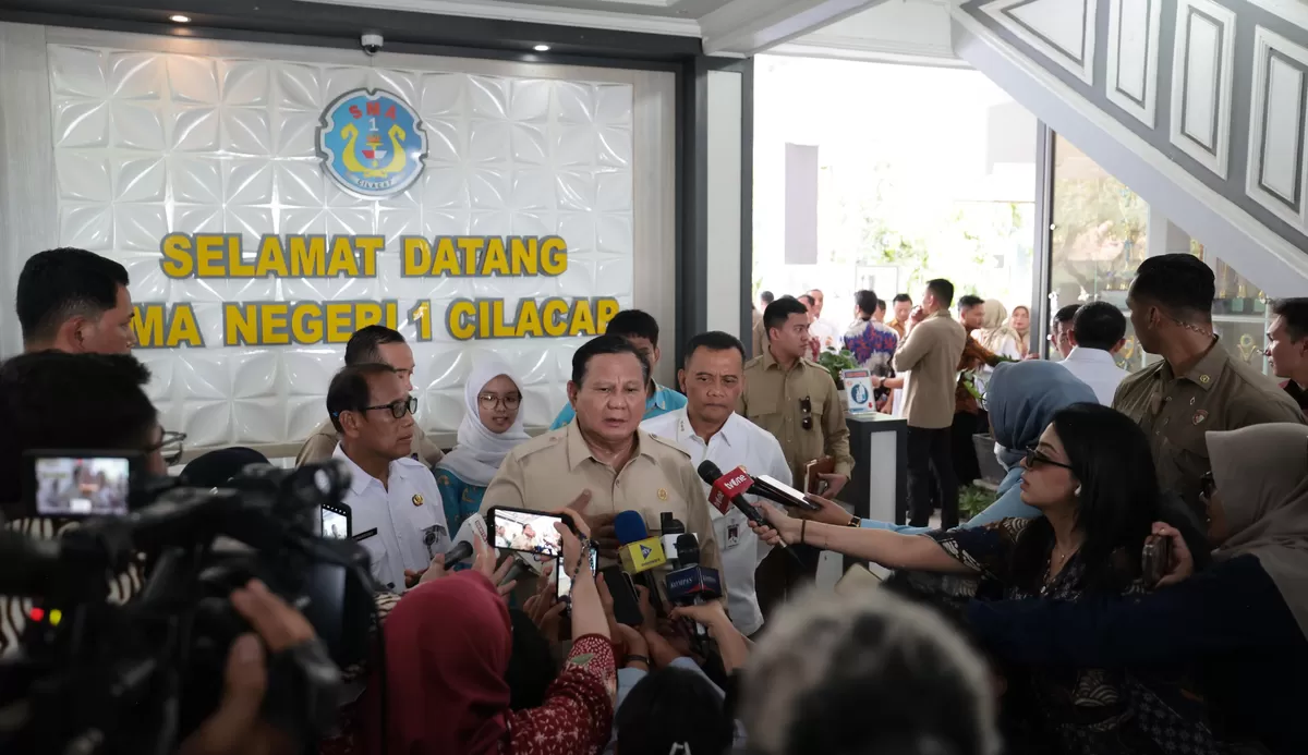 Presiden Prabowo Subianto diwawancarai saat kunjungan kerja di SMA Negeri 1 Cilacap, Jawa Tengah, Rabu (29/4/2026). (Kalimantansatu.com/Dok. Bakom RI)