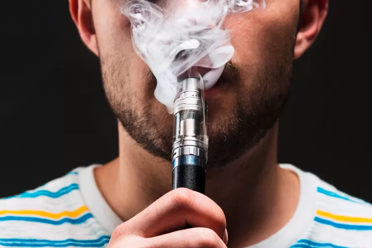 Vape Vs Rokok Konvensional Lebih Berbahaya Yang Mana? Ternyata Ini Kata ...