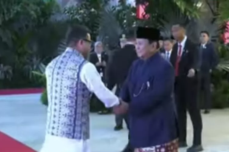 Presiden RI Prabowo Subianto menyalami perwakilan pemimpin negara sahabat dalam acara pelantikan Presiden dan Wakil Presiden RI ke 8  (Ist)