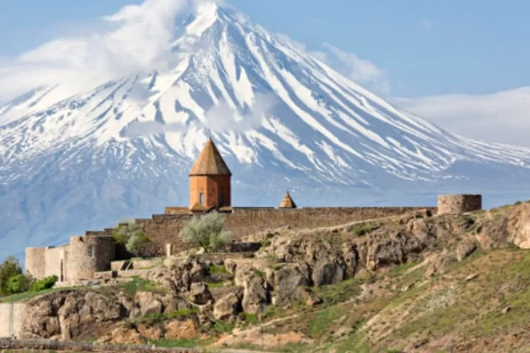 Siapa Sangka! Armenia Punya Gereja Tertua dan Tradisi Aneh yang Masih Bertahan