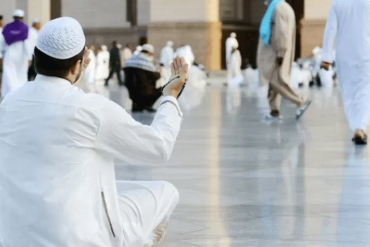 Shalat Jumat Pertama di Madinah: Riwayat, Dalil, dan Pandangan Mazhab