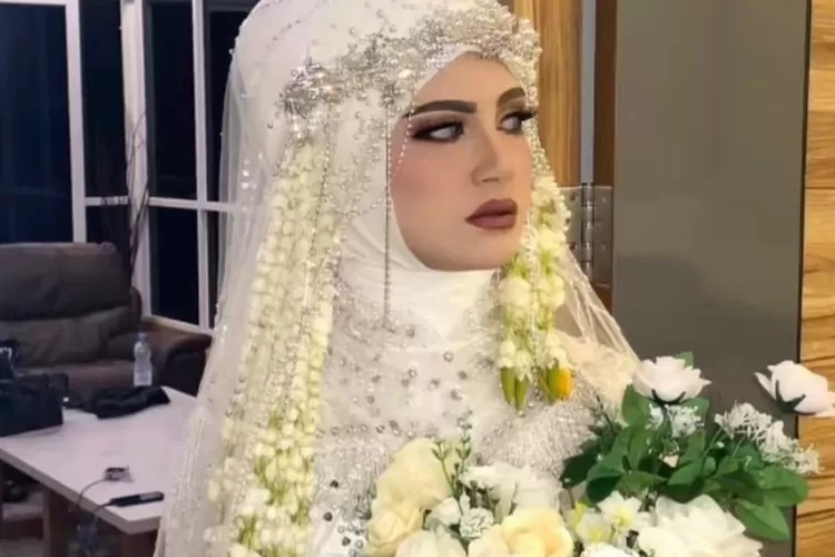 Habib Bahar Smith diduga menelantarkan istri siri, Helwa Bacmid yang sudah muak minta jangan sebut nama sang suami lagi yang sudah lakukan penelantaran.  (IG/@helwabachmid_)