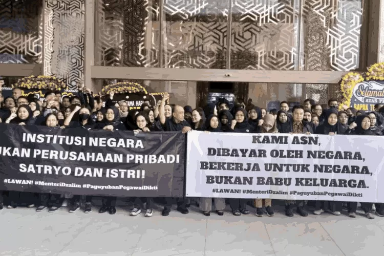 Meminta Keadilan dengan Pasti, Para ASN Kemendikti Lakukan Demo Menteri (viva.com)