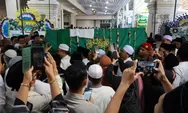 Pemakaman Istri Habib Luthfi Diiringi Ribuan Masyarakat yang Turut Mengantarkan Jenazah Hingga Peristirahatan Terakhirnya di Kompleks Pemakaman Sapuro