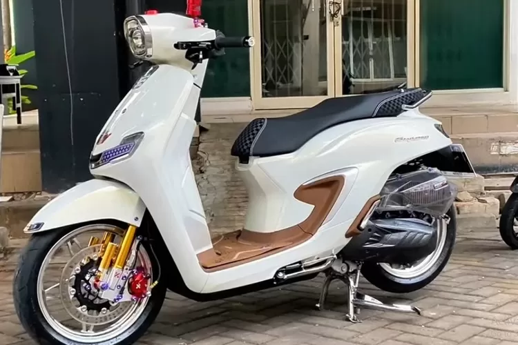 Honda Stylo 190 cc adalah motor yang dirancang untuk memenuhi kebutuhan harian tetapi memiliki potensi besar untuk dimodifikasi hingga standar kontes. (Tangkapan Layar YouTube Garasi Tengah)