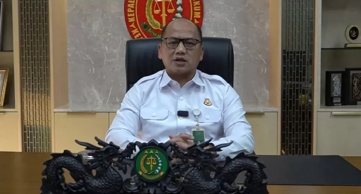 Potret Kapuspenkum Anang Supriyatna sampaikan kabar mundurnya Febrie Adriansyah sebagai Jampidsus, nyatakan sikap mendukung hsil penyelidikan Polri mengungkap kasus korupsi (kejaksaan.go.id)