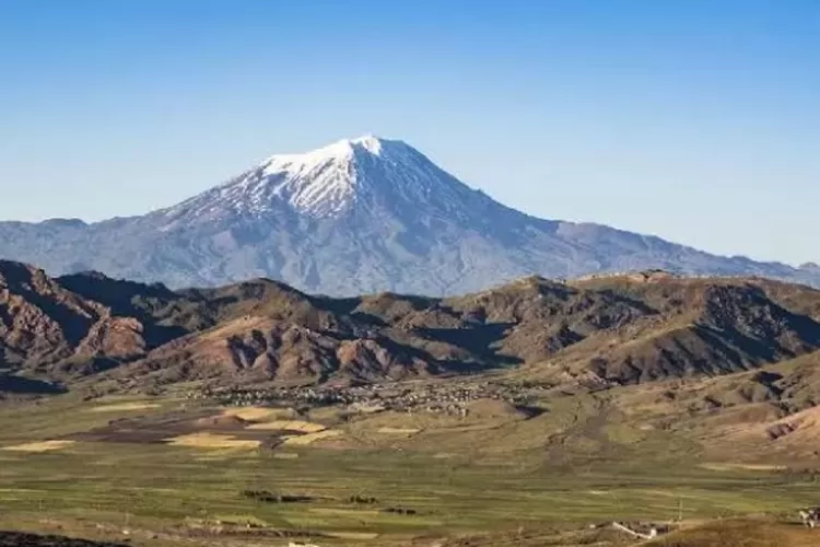 Gunung Ararat, Tempat Kapal Nabi Nuh Berlabuh? Ini Sejarah dan Faktanya