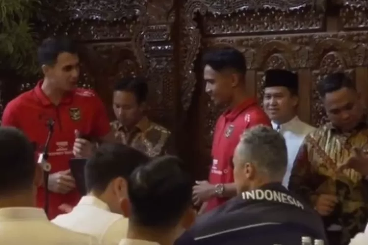 Dua Pemain Timnas Indonesia Nadeo dan Marselino kompak nyanyikan lagu untuk Presiden Prabowo Subianto saat menyantap makan siang di Kertanegara
