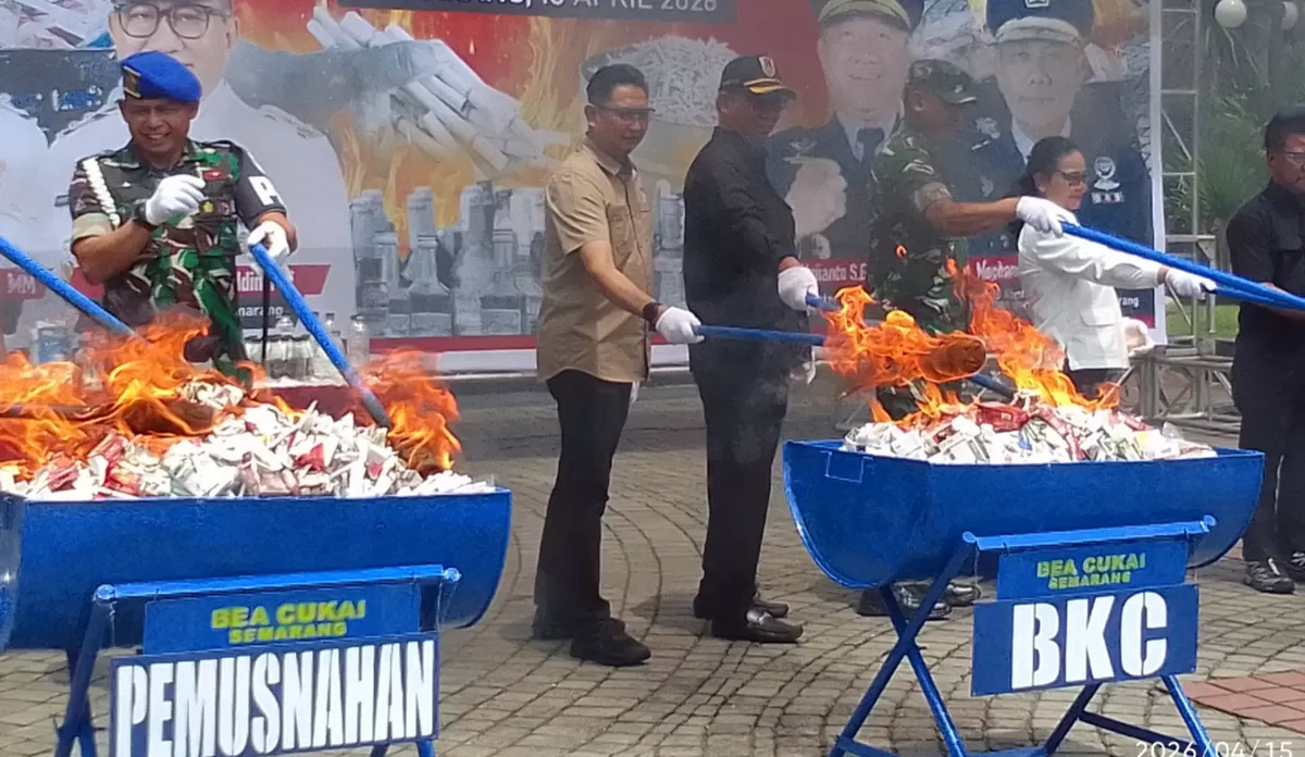 pemusnahan rokok tanpa cukai dan MMEA dihalaman balaikota Semarang dok.ist