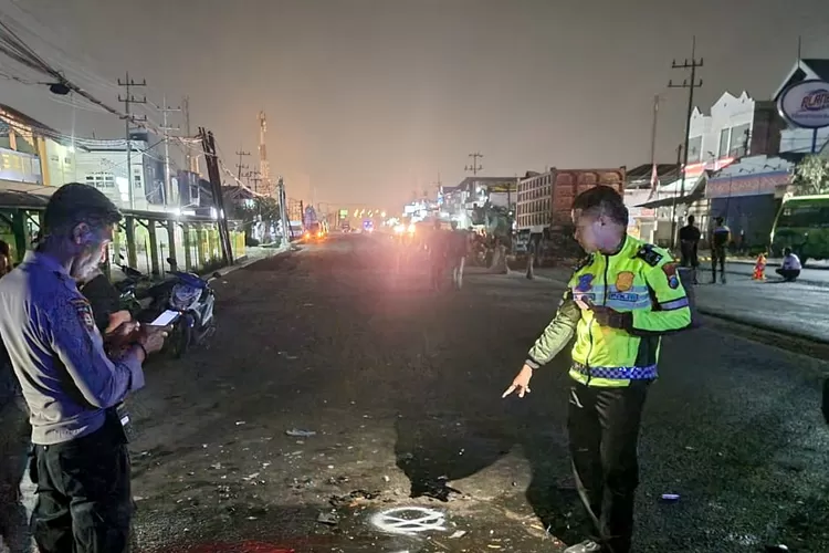 Kurang Konsentrasi Saat Putar Balik, Sopir Truk Tabrak Pelajar Manyar ...