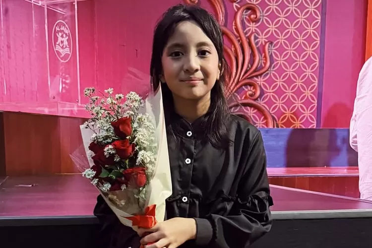 Anak Desta dan Natasha Rizky yang bernama Megumi telah lulus dari bangku SD (Foto: Gorajuara/ Instagram/ @natasharizkynew)