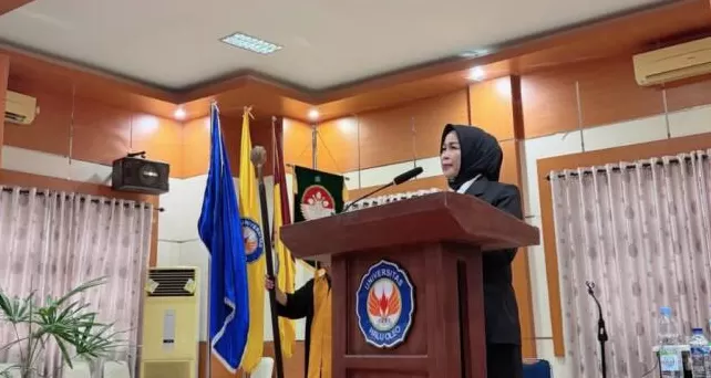 Sumanti saat menyampaikan desertasinya pada sidang terbuka Doktoral.