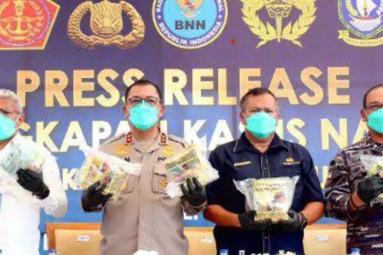 Polisi dan Bea Cukai berhasil menggagalkan pengiriman narkotika di Kepulauan Riau!  (www.tribratanews.polri.go.id)