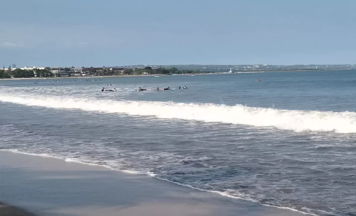 Pantai Kuta, surga di Bali dengan ombak yang menantang, pasir putih yang lembut, dan senja yang memukau,  menjadi salah satu venue Beachwalk Kuta Fest 2026  (Bali Travel News/r)