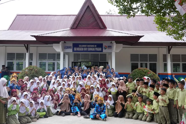 &ldquo;BRI Peduli Ini Sekolahku&rdquo; Bantu Renovasi SDN 001 Sungai Pagar Riau
