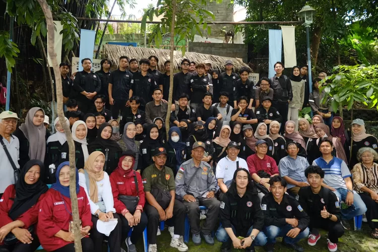 Sebanyak 116 mahasiswa Teknik Lingkungan UII, khususnya peserta mata kuliah Pengelolaan Sumber Daya Air (PSDA), mengikuti kuliah lapangan di kawasan Sungai Code, Sabtu (20/12/2025).  (Foto: Dok. Istimewa)