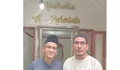 Ruben Onsu Sholat di Musholla Al Helmiah yang Direnovasinya, Sahabat Ungkap Asal Usul Nama Tempat Ibadah Tersebut