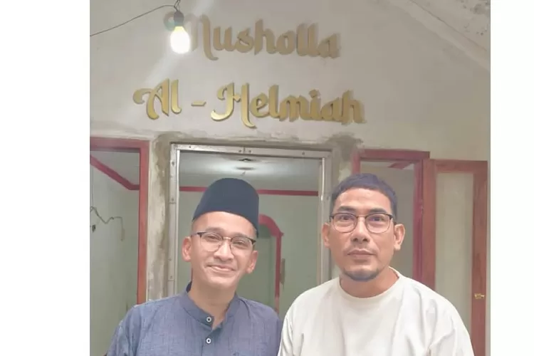 Ruben Onsu bersama sahabatnya, Abank, berkunjung ke Musholla Al Helmiah (Foto: Gorajuara/ Instagram/ @ruben_onsu)