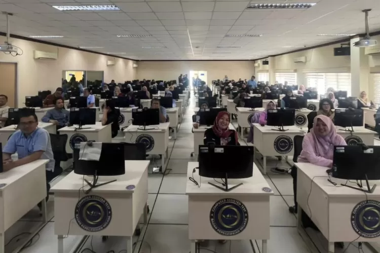 Suasana saat pegawai Disdik Kota Depok menjalankan peningkatan kompetensi lewat program Pro ASN 2025.  (ANDIKA EKA/RADAR DEPOK)