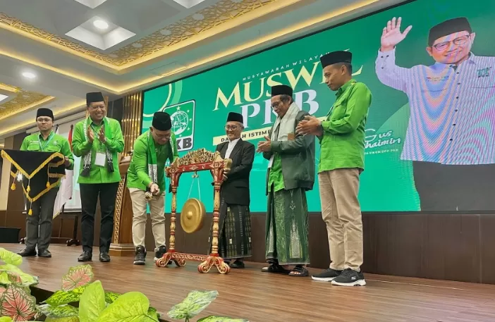 Hanif Dhakiri membuka Muswil PKB DIY (Harminanto)