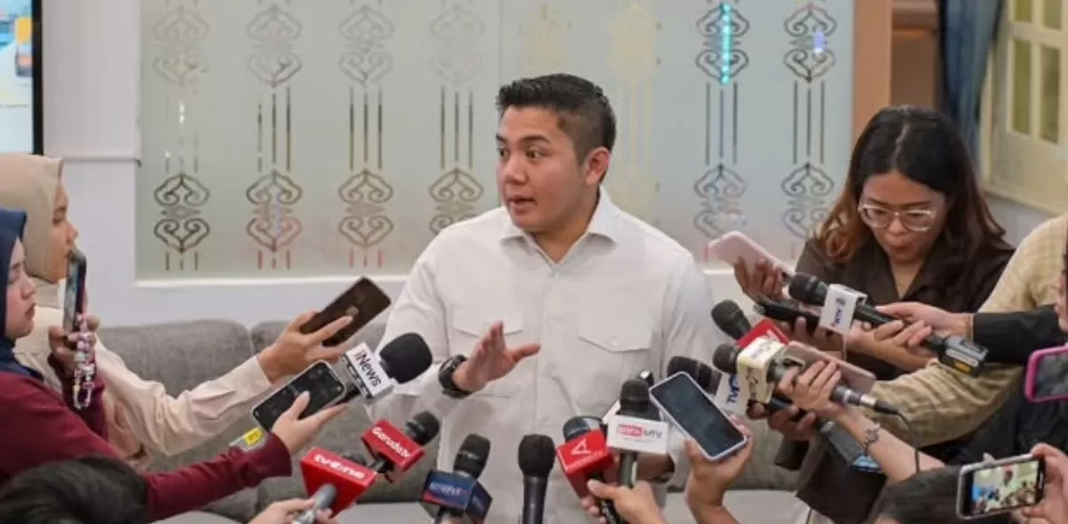 Sekretaris Kabinet (Seskab), Teddy Indra Wijaya membantah kabar Presiden Prabowo Subianto menggunakan dua pesawat kepresidenan saat berkunjung ke luar negeri (LN). (Kalimantansatu.com/Dok. Setkab RI)