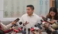 Luruskan Kegaduhan Publik ! Seskab Teddy Bantah Isu Presiden Prabowo Subianto Pakai 2 Pesawat Kepresidenan ke Luar Negeri