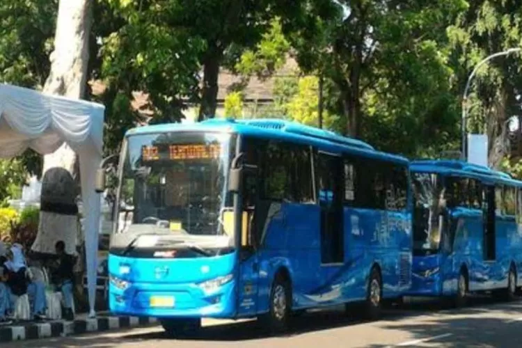 BRT Bandung Raya siap meluncur 2025! Rute awal Cibiru-Kebon Kalapa &amp; Cicaheum-Sarijadi pakai bus listrik. Simak info lengkapnya! (jabarprpov.go.id / GoraJuara.com)