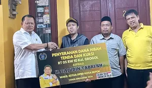 Wakil Ketua DPRD Depok HTJ Sebar Dana Hibah di Dua Kelurahan