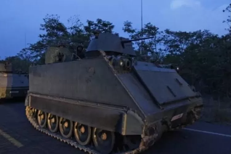 Penampakan Tank Milik Kamboja Berlalu Lalang di Tengah Konflik Dengan Thailand di Wilayah Perbatasan