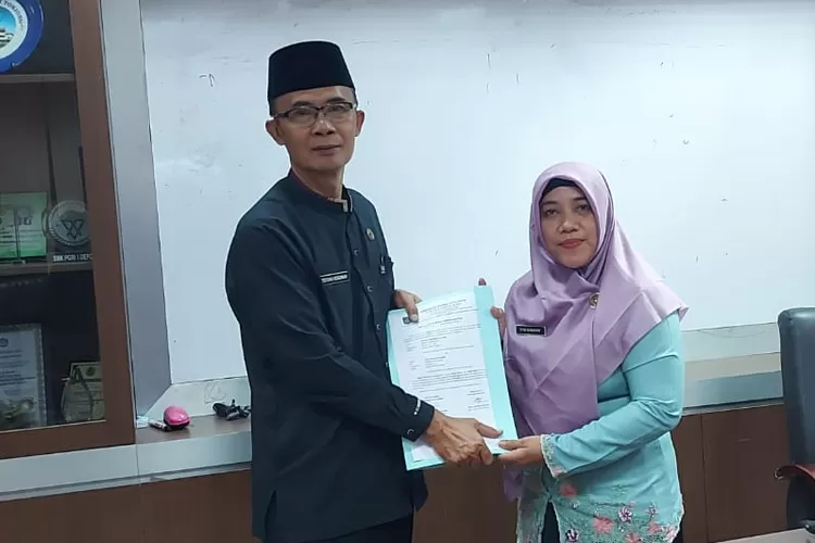 Pelaksanaan sertijab Kepala SMPN 9 Depok, di ruang Rapat Dinas Pendidikan Kota Depok, (30/10). (ANDIKA EKA/RADAR DEPOK)