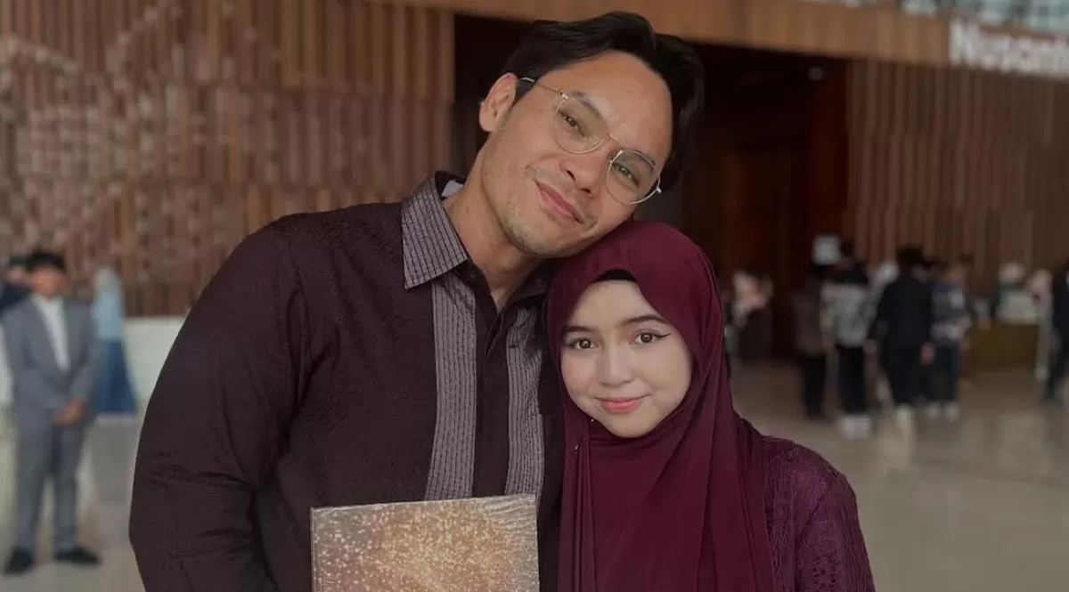 Potret Ben Kasyafani yang menghormati keputusan Sienna, bantah tudingan publik yang menyebut Marshanda jadi penyebab putrinya lepas hijab (Instagram/benkasyafani)