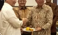 Wagub Banten dan Ketum Forum Pimred Multimedia Potong Tumpeng HPN 2026 di Tangsel