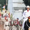 Kental dengan Nuansa Budaya Sunda, Sunan Ambu Mengiringi Kirab Bendera dalam Upacara HUT ke-81 RI yang Pertama Kali Digelar di Gedung Sate Bandung