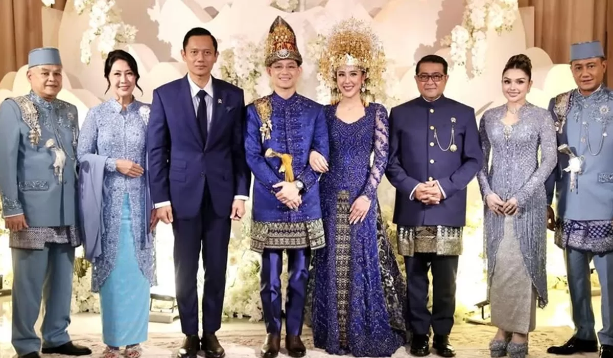 Potret acara pernikahan Teuku Rassya dan Cleantha Islan bersama AHY yang ramai disorot karena ketidakhadiran Tamara Bleszynski dalam foto keluarga besar (Instagram/agusyudhoyono)