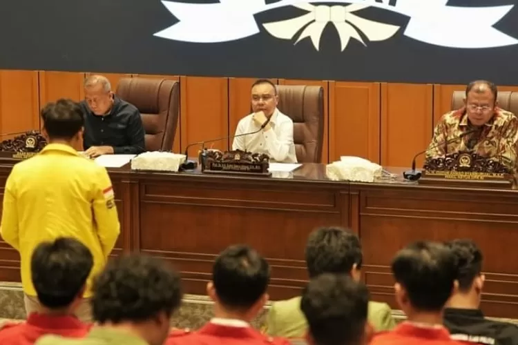 [17.04, 3/9/2025] +62 811-8888-1732: Istana Jelaskan Kriteria Polisi yang Dapat Naik Pangkat: yang Jadi Korban Tindak Anarki oleh Pelaku Anarki  (NAMA MEDIA) - Kepala Kantor Komunikasi Kepresidenan (PCO) Hasan Nasbi turut buka suara mengenai instruksi presiden untuk menaikkan pangkat polisi yang men