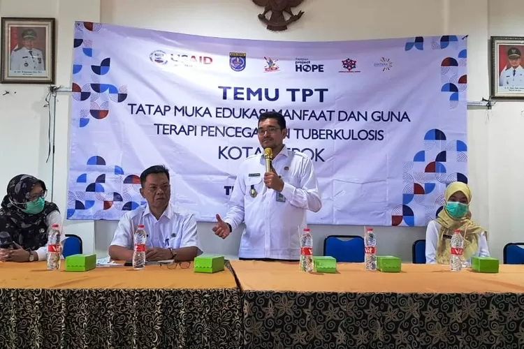 GIAT : Terapi Pencegahan Tuberkulosis (TPT) tingkat Kelurahan Mampang, Kecamatan Pancoranmas, Kota Depok, bertempat di aula kelurahan, Rabu (15/5). (ALDY RAMA/RADAR DEPOK)