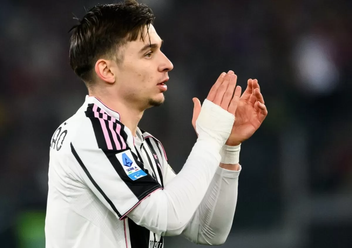Francisco Conceicao dari Juventus FC bertepuk tangan selama pertandingan sepak bola Serie A 2025/2026 antara AS Roma dan Juventus FC beberapa waktu lalu. (PBSI)