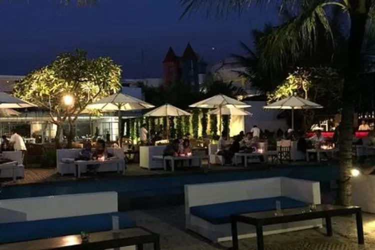 Tempat Nongkrong di Ancol dengan Suasana Laut, Buka Sampai Larut Malam