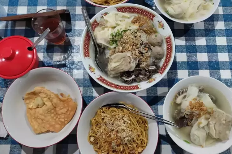 Salah satu destinasi kuliner di Garut, Mie Parahyangan  (abirajournal.com)