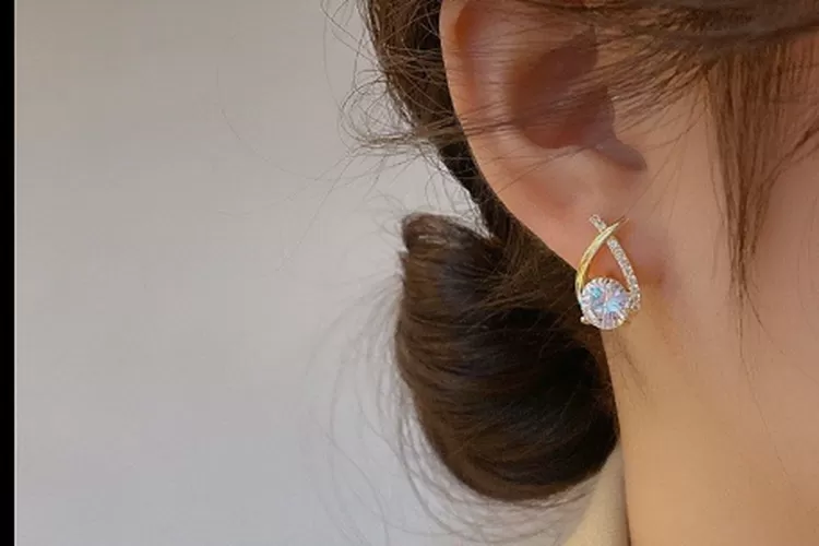 Moms Wajib Tahu Nih Pesona Dengan Anting Titanium Pilihan Yang