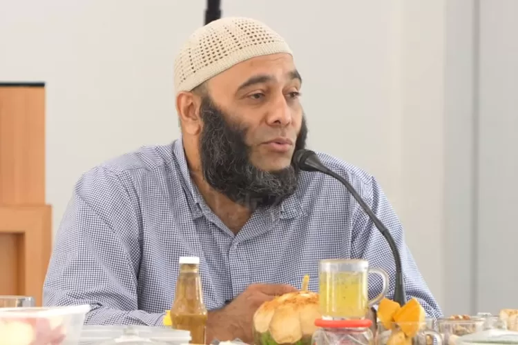 dr Zaidul Akbar menekankan untuk mengonsumsi makanan dan minuman yang sehat untuk menjaga kesehatan usus selama puasa Ramadan (Tangkapan Layar YouTube dr Zaidul Akbar Official)